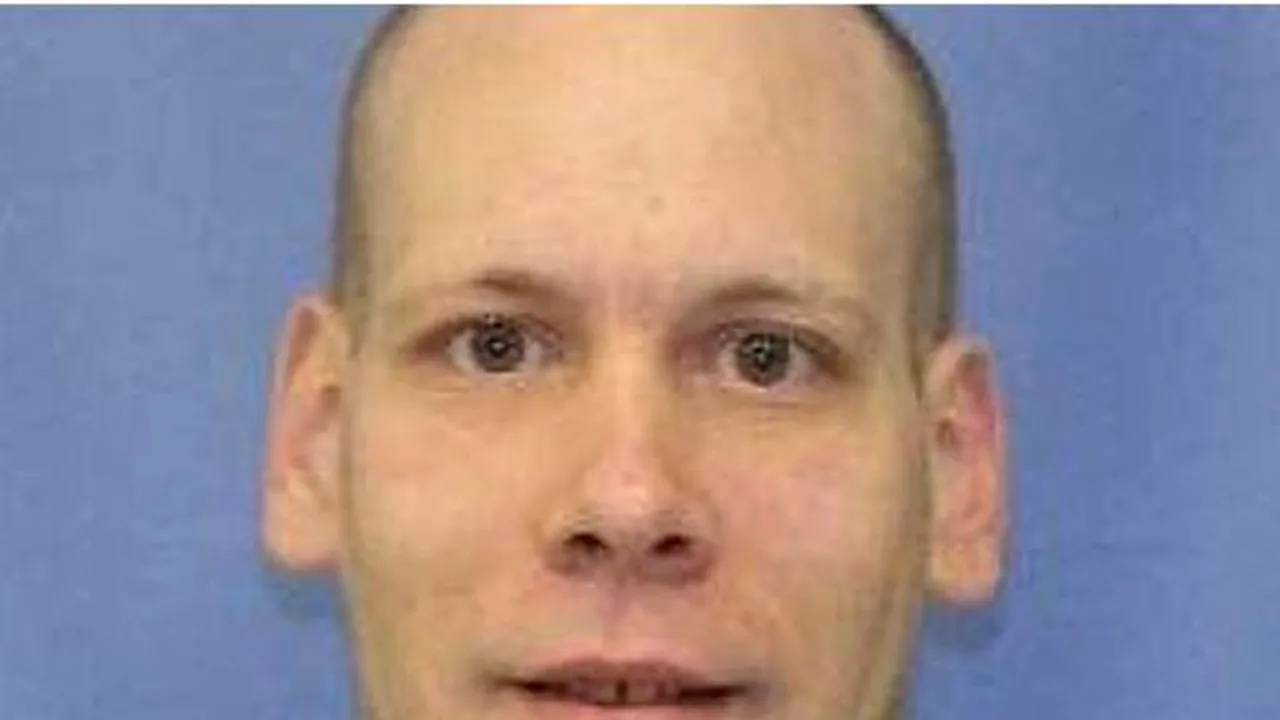 FOTO. Cum au prins polițiștii un infractor după ce acesta a dat 