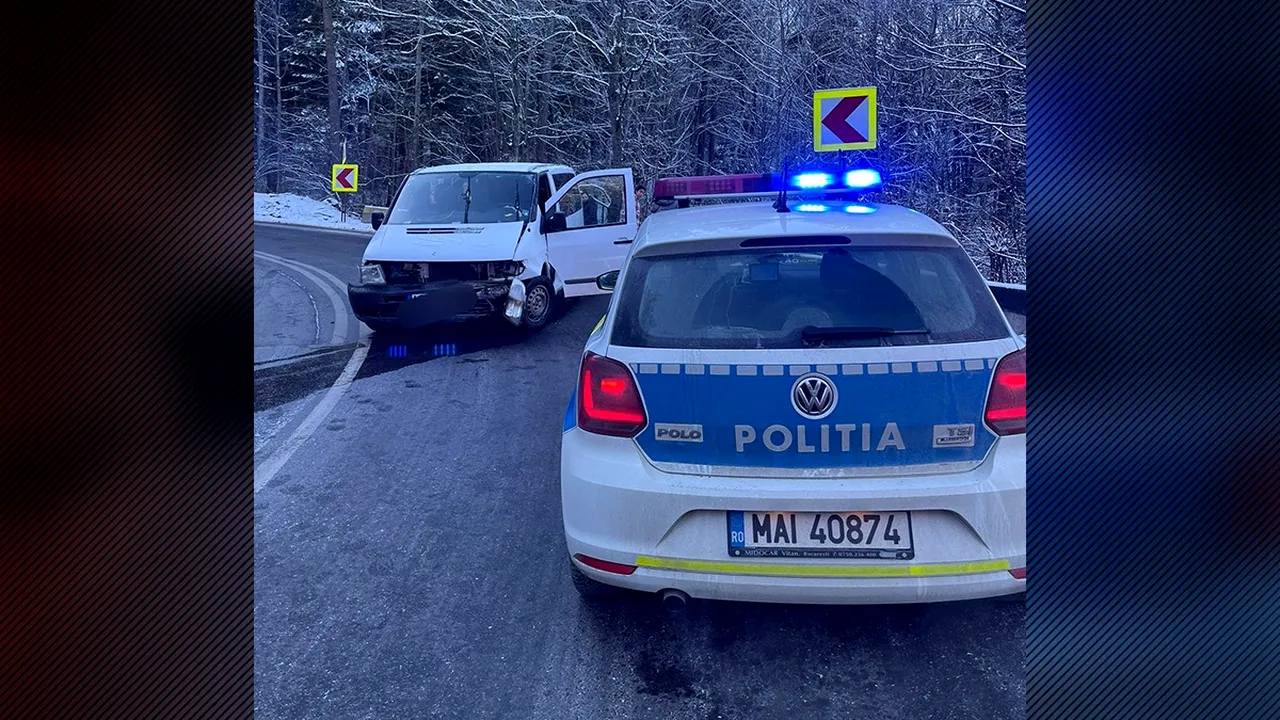 FOTO: Patru copii și trei adulți au ajuns la spital, după ce microbuzul în care se aflau a intrat într-un parapet, între Râșnov si Predeal