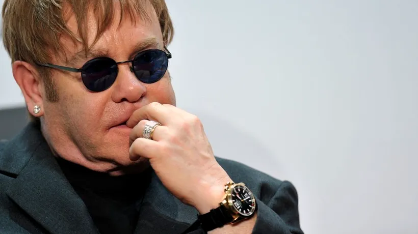 Elton John a închiriat o cameră de hotel special pentru ochelarii săi