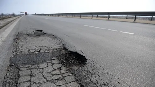 Ministrul Dan Șova anunță românii că 8 gropi din 10 de pe șoselele României vor rămâne gropi