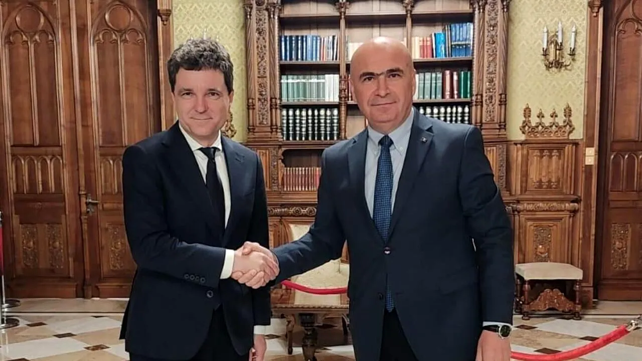 Nicușor Dan i-a chemat pe Ilie Bolojan, pe miniștrii Energiei și Transporturilor, dar și companiile petroliere la Cotroceni. Ce discută