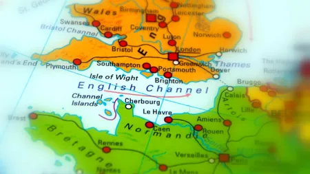 Franța și Marea Britanie au semnat un acord pentru combaterea migrației ilegale prin Canalul Mânecii