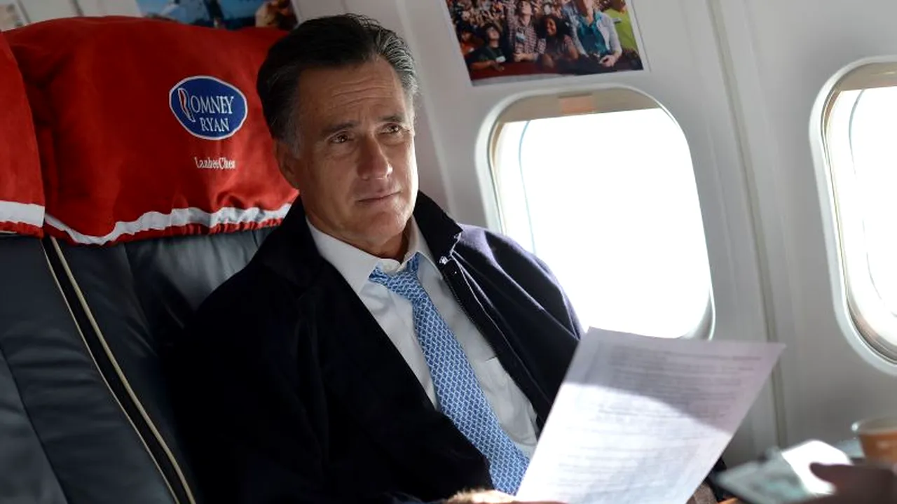 Mitt Romney, încurcat de uraganul Sandy