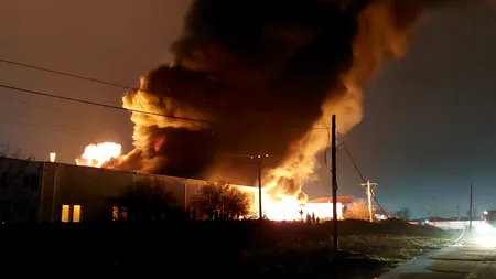 Incendiu puternic la un depozit de materiale reciclabile din Popești-Leordeni: Au ars 3.000 de metri pătrați. Garda de Mediu: Sunt depăşiri mari la monoxid şi dioxid de carbon