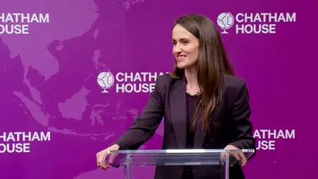 Oana Țoiu s-a dus în vizită de lucru la Londra doar ca să spună că nu are nimic de zis: „Este o mare onoare să fiu aici, deși nu am nimic nou de spus”