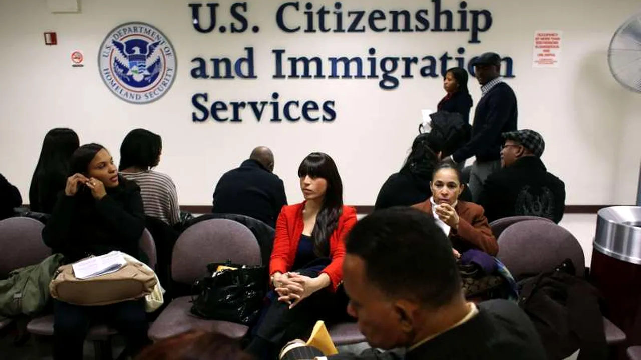 Imigranții au investit 6,8 miliarde de dolari în SUA pentru a obține cartea verde. Câți bani trebuie să dai pentru a primi o viză permanentă de ședere în State