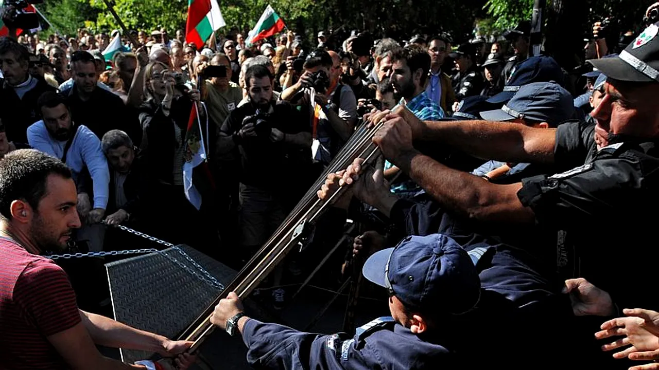 Guvernul bulgar pregătește concedierea a 40.000 de bugetari, 10% din total