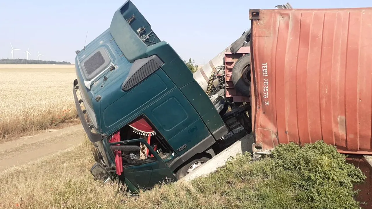 Accident în Constanța. TIR încărcat cu ulei, răsturnat pe DN 2A!