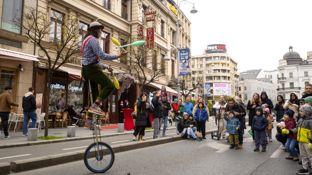 Capitala redevine o scenă urbană, începând de sâmbătă. Programul primului din cele 24 de weekenduri cu „STRĂZI DESCHISE– București, Promenadă urbană