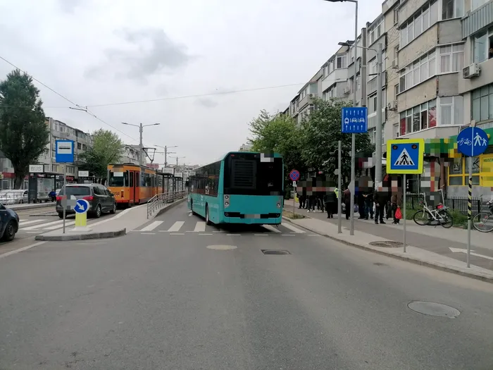 Trei femei au fost lovite pe o trecere de pietoni din Galați de un autobuz cu călători / Poliția a deschis un dosar penal