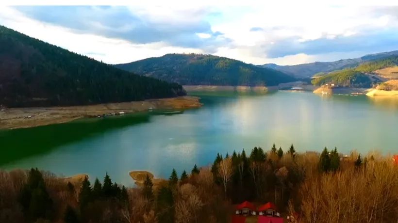 Premieră pentru România. Cele mai lungi 7 lacuri din țară, traversate înot în cadrul unui ultramaraton 

