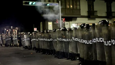 După Nepal, protestele Gen Z au ajuns în PERU. Cel puțin 14 protestatari și 12 polițiști, răniți în ciocnirile violente de la Lima