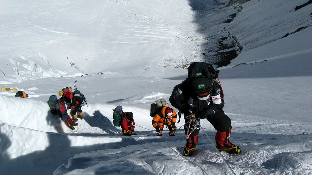 Muntele Everest, „toaletă în aer liber