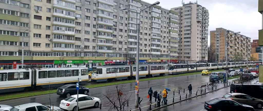 ACCIDENT grav în București: o persoană a fost lovită de tramvai. Circulația tramvaielor pe liniile 55 și 14 este blocată