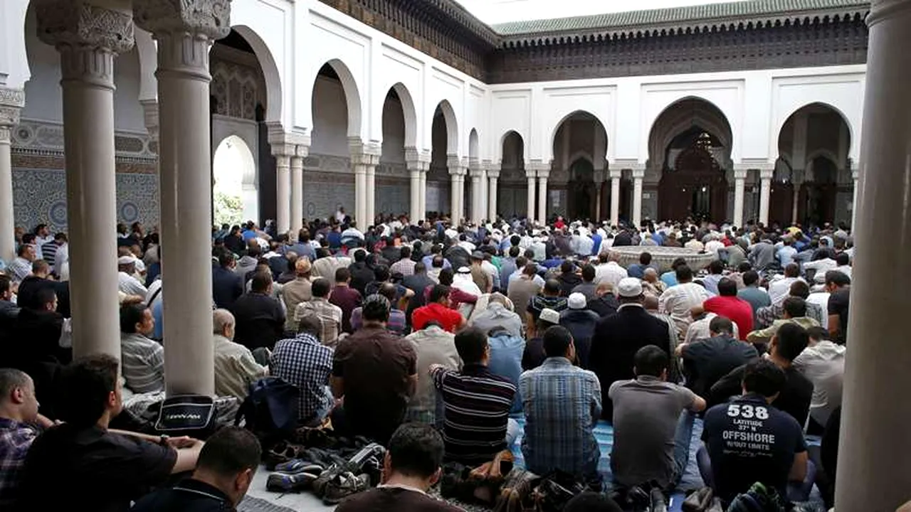 Analiză Washington Times: Musulmani segregați de societatea franceză formează adevărate mini-state islamiste
