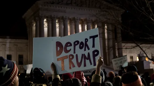 Cei 800.000 de imigranți pe care Trump vrea să-i expulzeze, salvați de un judecător