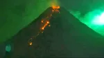 Fenomen unic surprins pe camere. O minge de foc verde a intrat în atmosfera Pământului fix în momentul erupției unui vulcan
