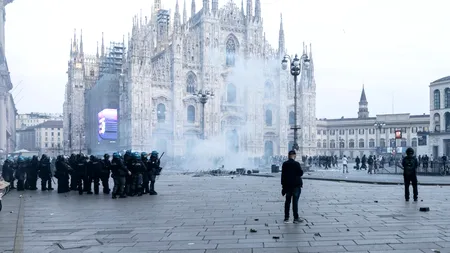 A doua zi de proteste violente la Milano. Tineri cu cagule negre au jefuit un supermarket alimentar și un magazin de articole sportive. Autoritățile confirmă 200 de arestări. Meloni a convocat o ședință pe tema ordinii publice