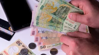 Escrocherie în rândul pensionarilor. Cum au descoperit seniorii că au rate la bancă, fără să fi făcut credit