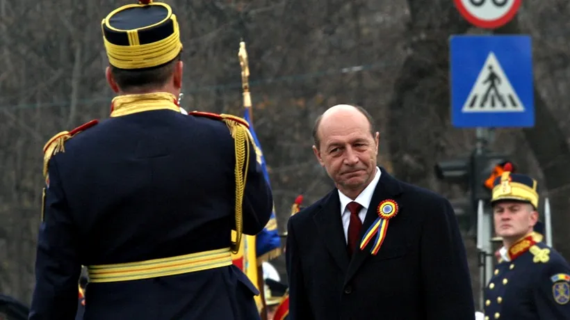 Băsescu i-a ignorat pe Ponta și Antonescu la paradă