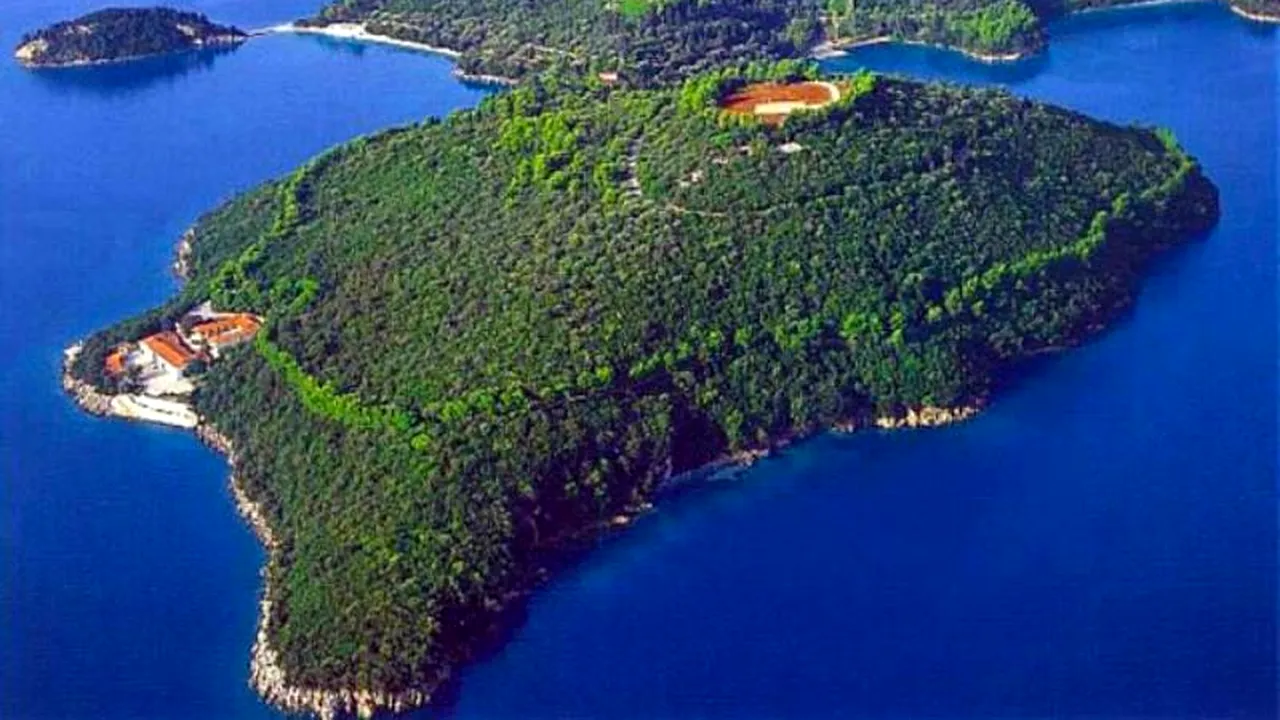 Testamentul lui Onassis ar putea anula vânzarea insulei Skorpios către un miliardar rus