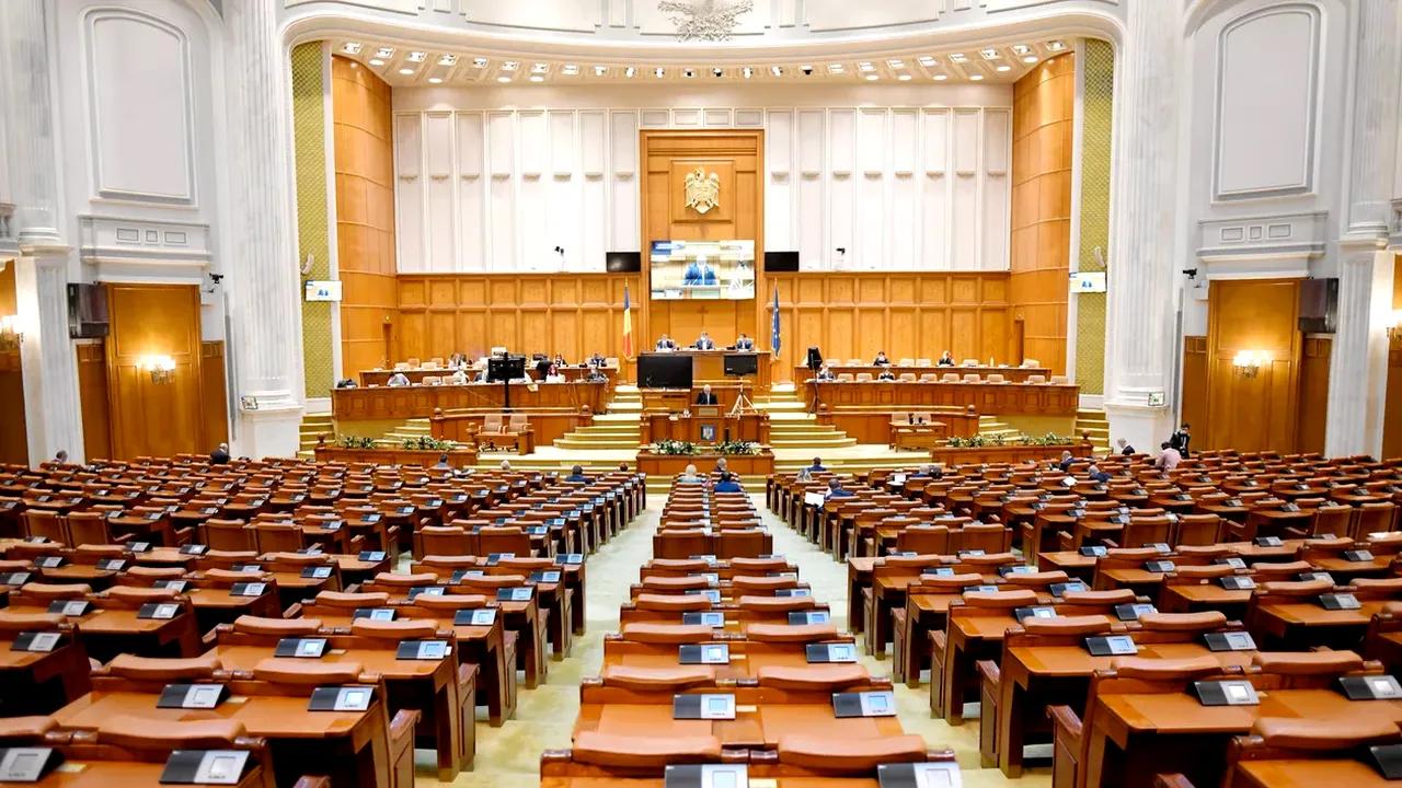 Parlamentul adoptă proiectul de lege prin care cei care difuzează imagini intime ale unei persoane, fără consimţământ, vor fi pedepsiți cu închisoarea