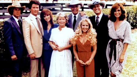 Cele 40 de seriale care ne-au marcat tinerețea