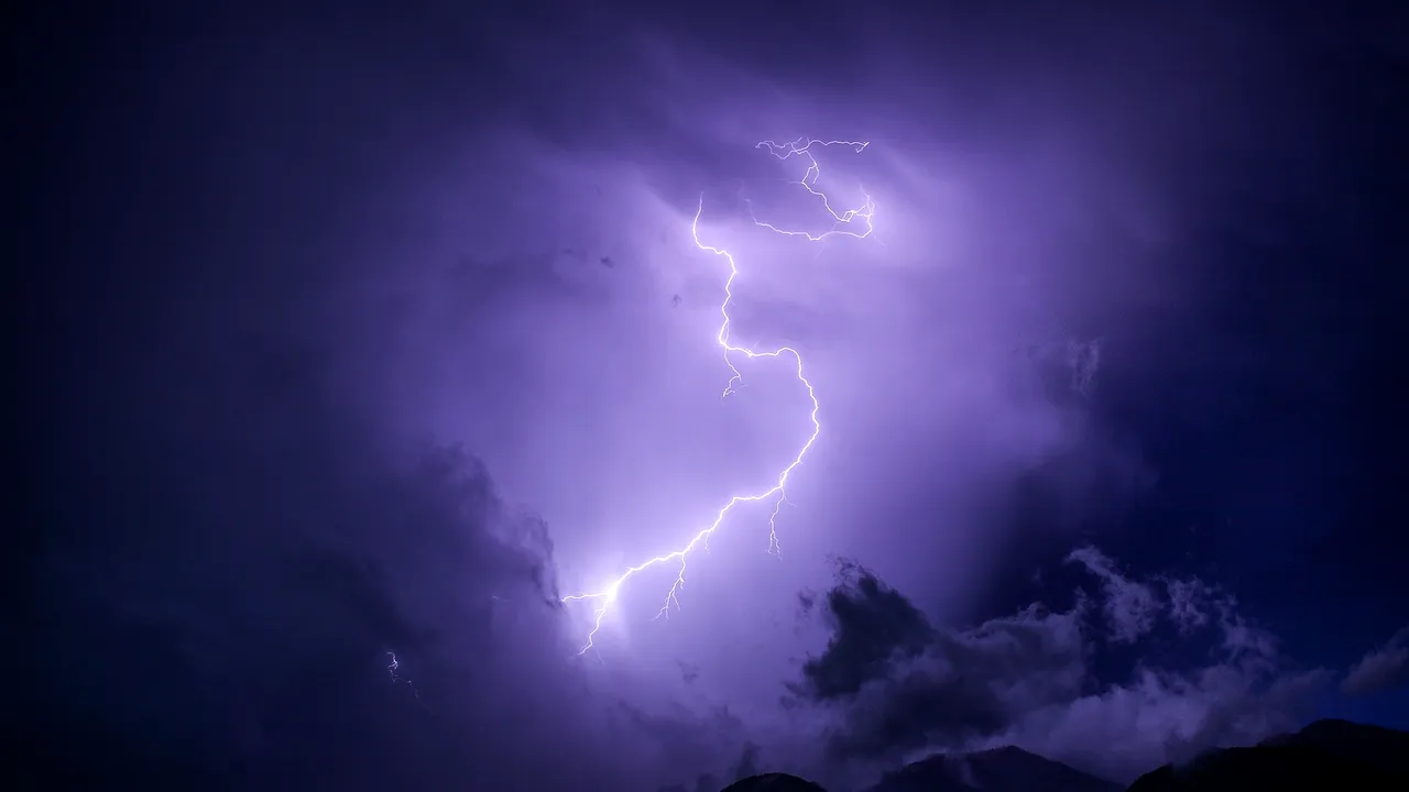 ANM a anunțat cod roșu pentru două județe/ Imagini cu grindină de mari dimensiuni în Călărași/ Anunțul făcut de IGSU - VIDEO