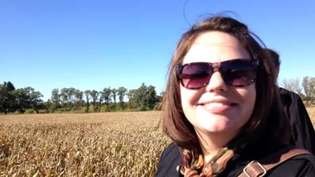 Și-a dorit o poză îndrăzneață în acest loc. Sora ei a încremenit când a văzut că dispare din cadrul aparatului foto