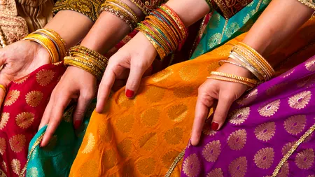 Cum se apără femeile din India de hărțuitori! OBIECTUL MINUSCUL nelipsit din geantă