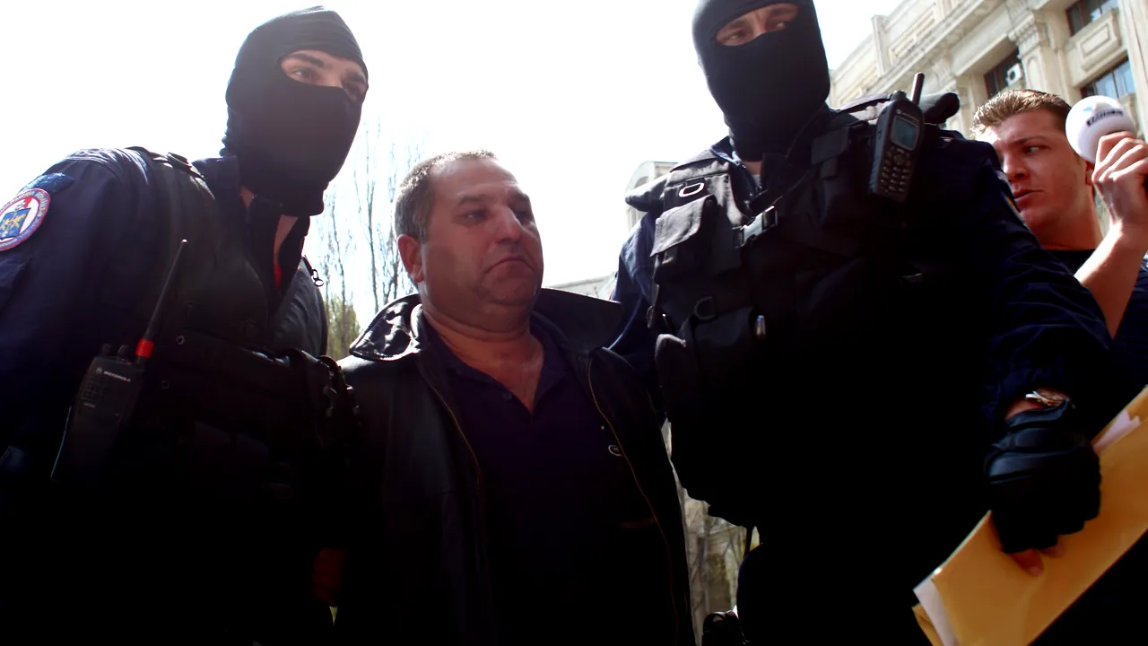 Justiția română ÎNGROAPĂ dosarul traficanților de copii din Țăndărei. Faptele S-AU PRESCRIS, după 9 ani de amânări și 53 de termene de judecată