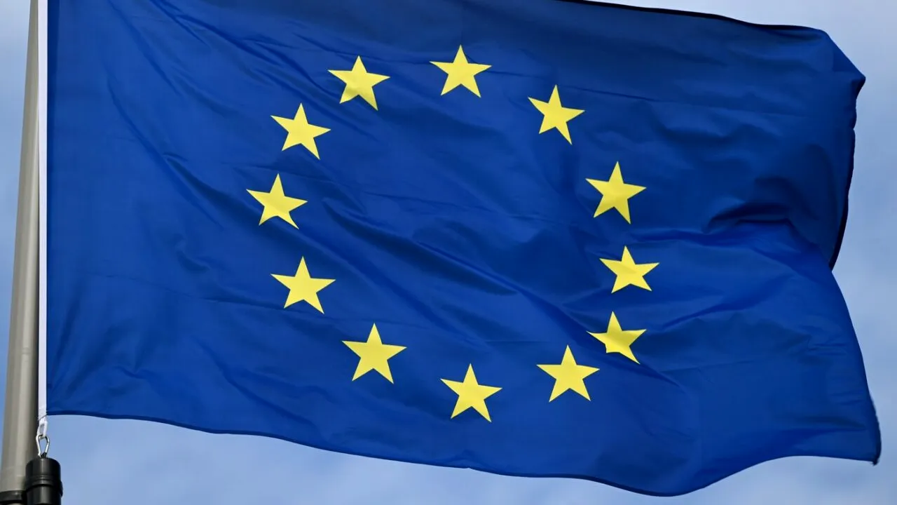 Le Monde: Oficialii de la Bruxelles se tem că Franța, una dintre locomotivele UE, este în pană după alegerile parlamentare