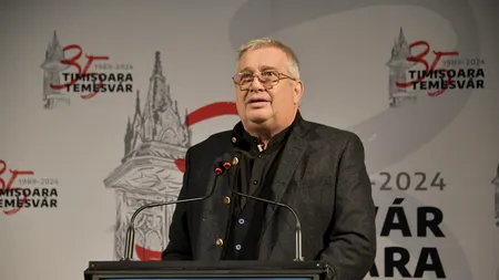 Mircea Dinescu, pamflet la zi: Și dacă-l reșapăm și pe Dracula,/că merge la pachet cu Nicușor,/putem cînta, c-am regăsit formula:/O, dragi tovarăși, nu ne-a fost ușor!