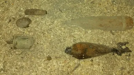 FOTO - Sute de cartușe de infanterie și proiectile explozive, descoperite pe Vârful Rugat, din județul Harghita