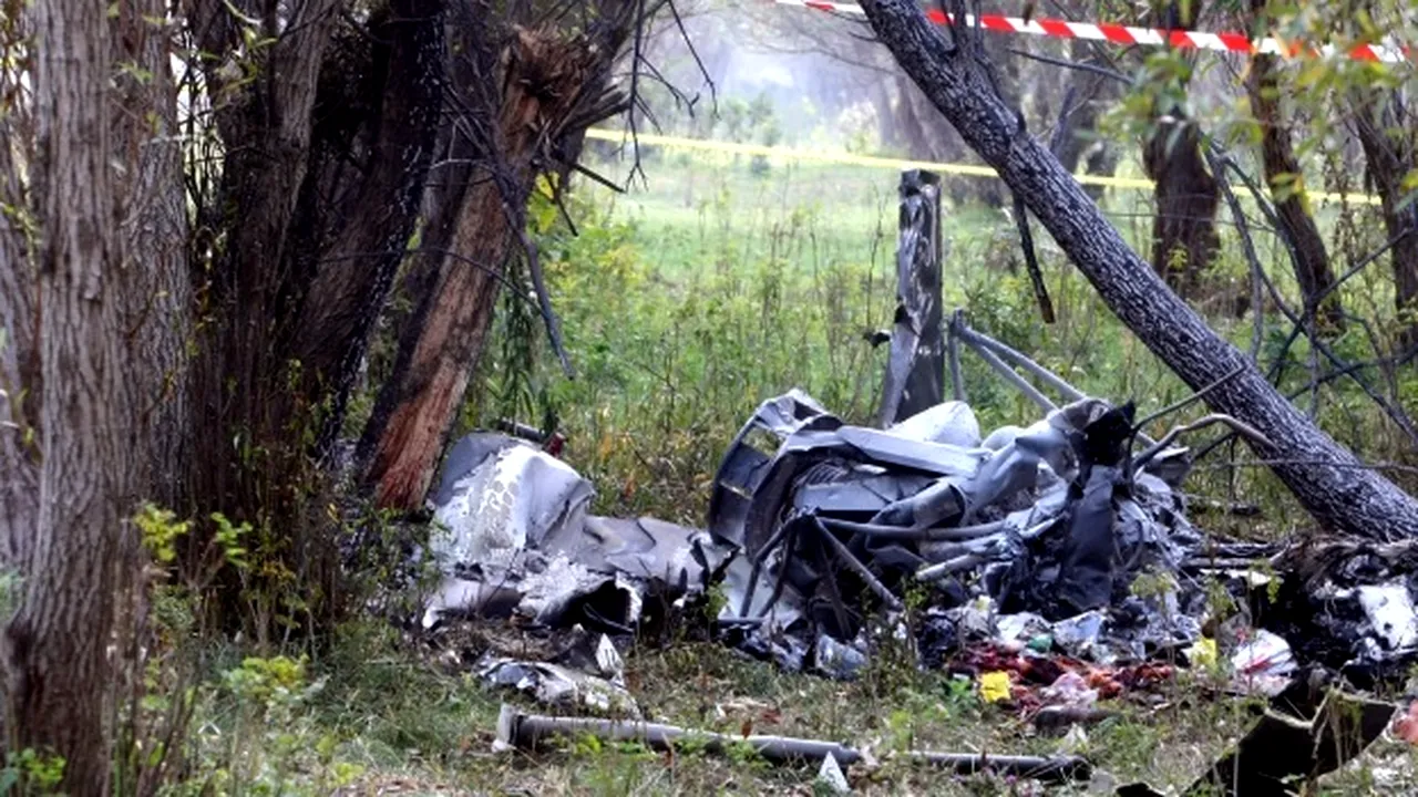 Un ELICOPTER s-a prăbușit lângă Tulcea. CINCI pasageri au MURIT. Procurorii au ajuns la Ostrov și au început cercetările