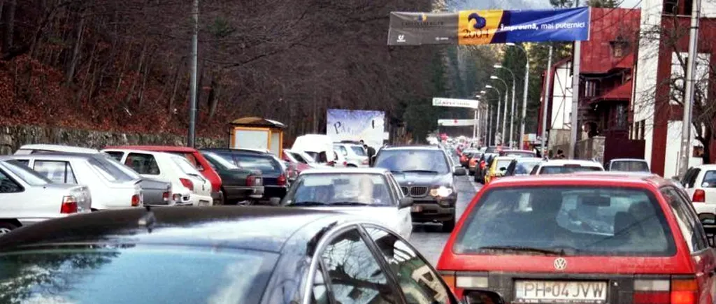 Restricții de circulație pentru autovehicule și pietoni timp de două luni în stațiunea Sinaia. Care sunt rutele ocolitoare