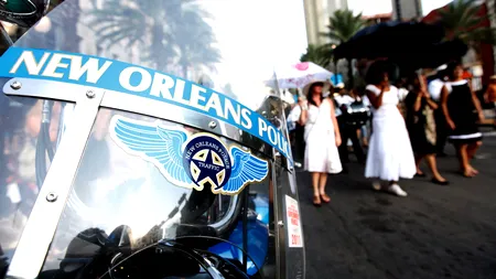 Schimb de focuri soldat cu 19 răniți în timpul unei defilări, în SUA.  