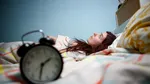 Trucul psihologic care te ajută să ADORMI la loc dacă te trezești la 3 dimineața. Trebuie doar să rostești patru cuvinte magice