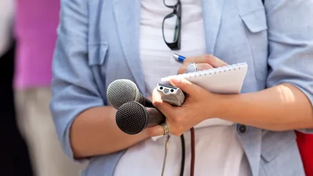 Caz uluitor în Vrancea | Un bătrân a fost legat, lovit și tâlhărit după ce a primit în casă un fals reporter