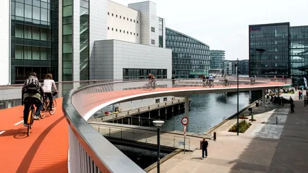 FOTO. Copenhaga iubește bicicliștii. Cum arată pista suspendată construită pentru ei