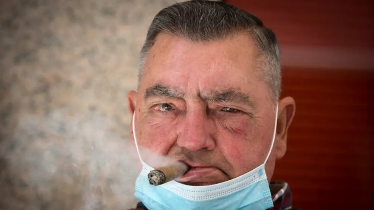 O regiune din Spania interzice fumatul atunci când distanțarea socială nu este posibilă