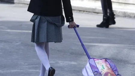 Vânzătorul unui magazin din București, acuzat că ademenește fetițele cu dulciuri și le agresează: „Nici nu are sâni fata aia..”