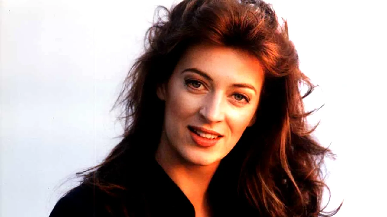 FOTO | Cum arată mormântul Laurei Stoica la 15 ani de la moartea sa. Artista ar fi împlinit 54 de ani