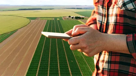 Mii de fiermieri din Dolj riscă să piardă subvențiile de la APIA fiindcă nu știu să folosească internetul și nu dețin telefoane performante