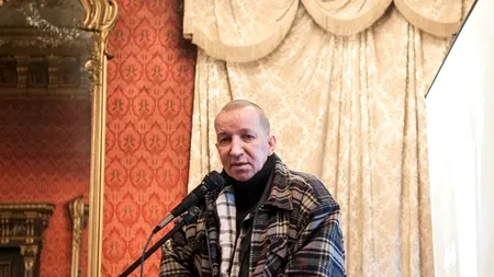 Trupul neînsuflețit al poetului Traian T. Coșovei, depus la capela cimitirului Bellu din Capitală