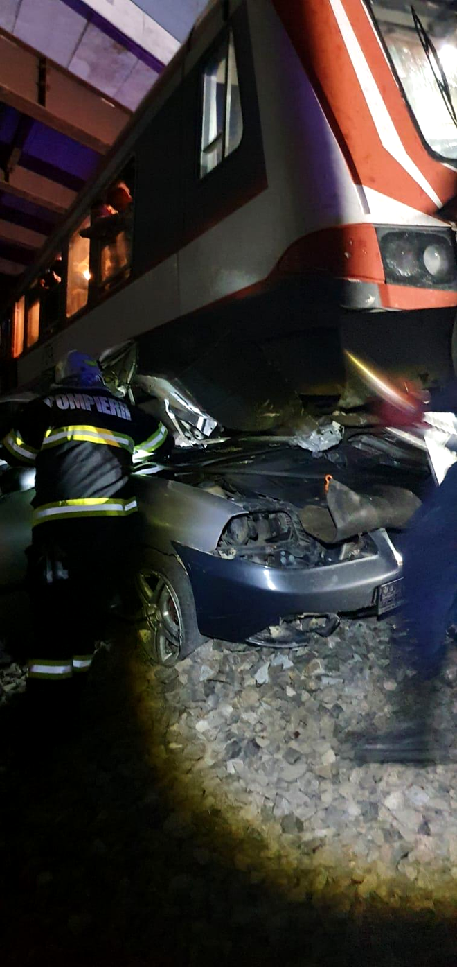 Un aututorism a fost lovit de tren în Satu Mare. Șoferul mașinii a murit