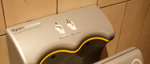 Pericolul ascuns în spatele uscătoarelor automate de mâini. Cum ajung bacteriile din fecale pe mâinile proaspăt spălate