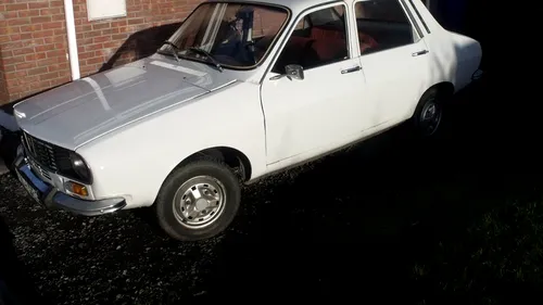 Cu cât se vinde, în Marea Britanie, această Dacia 1300, o mașină clasică din 1981:  A fost condusă de o bătrânică. Galerie FOTO

