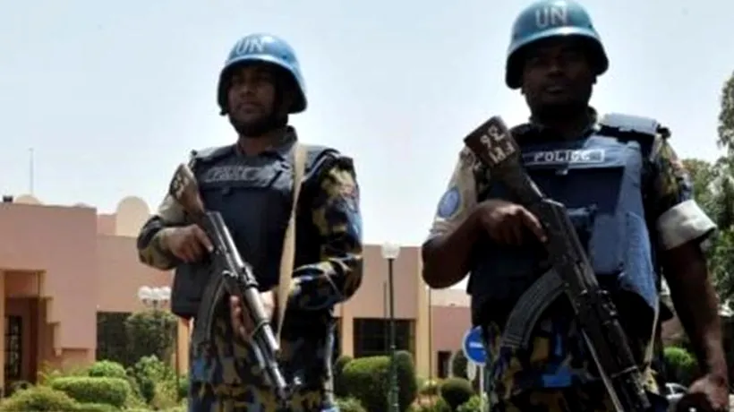 Atac terorist soldat cu șapte morți la un hotel din Mali. Trei piloți ruși au fost luați ostatici