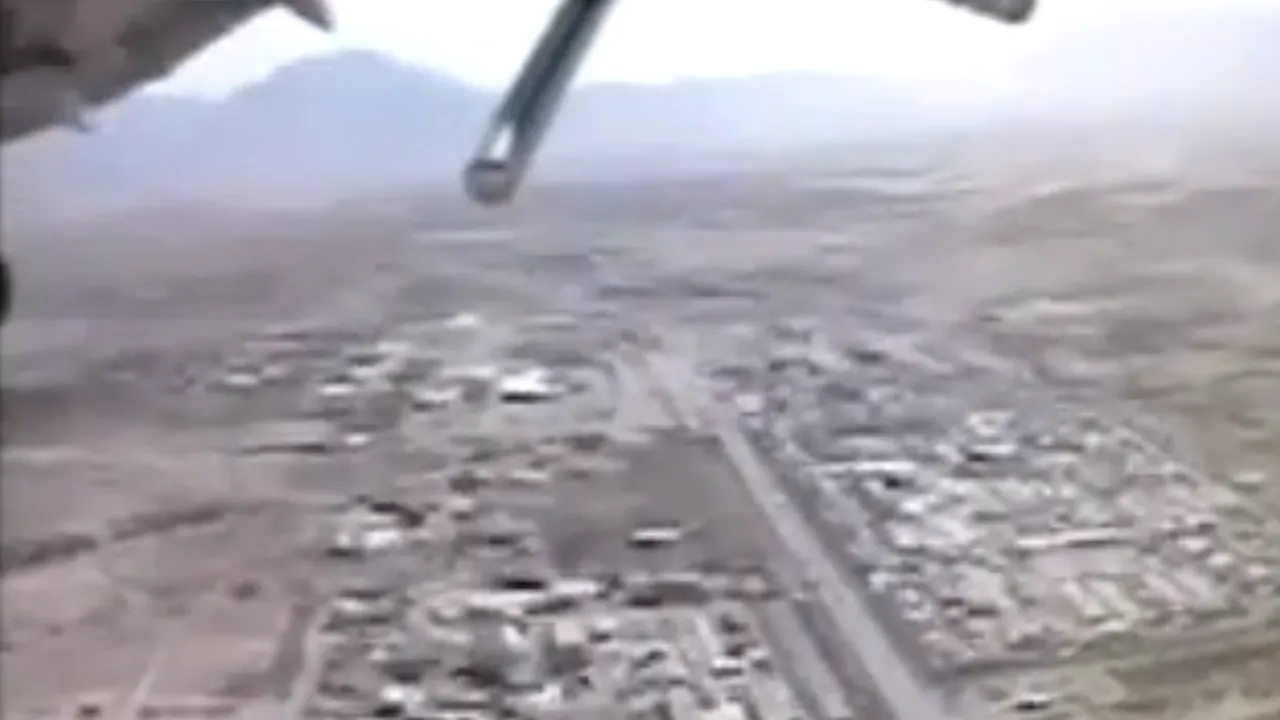 VIDEO - Momentul când un avion fără pilot german a evitat la limită o coliziune cu un avion de pasageri afgan